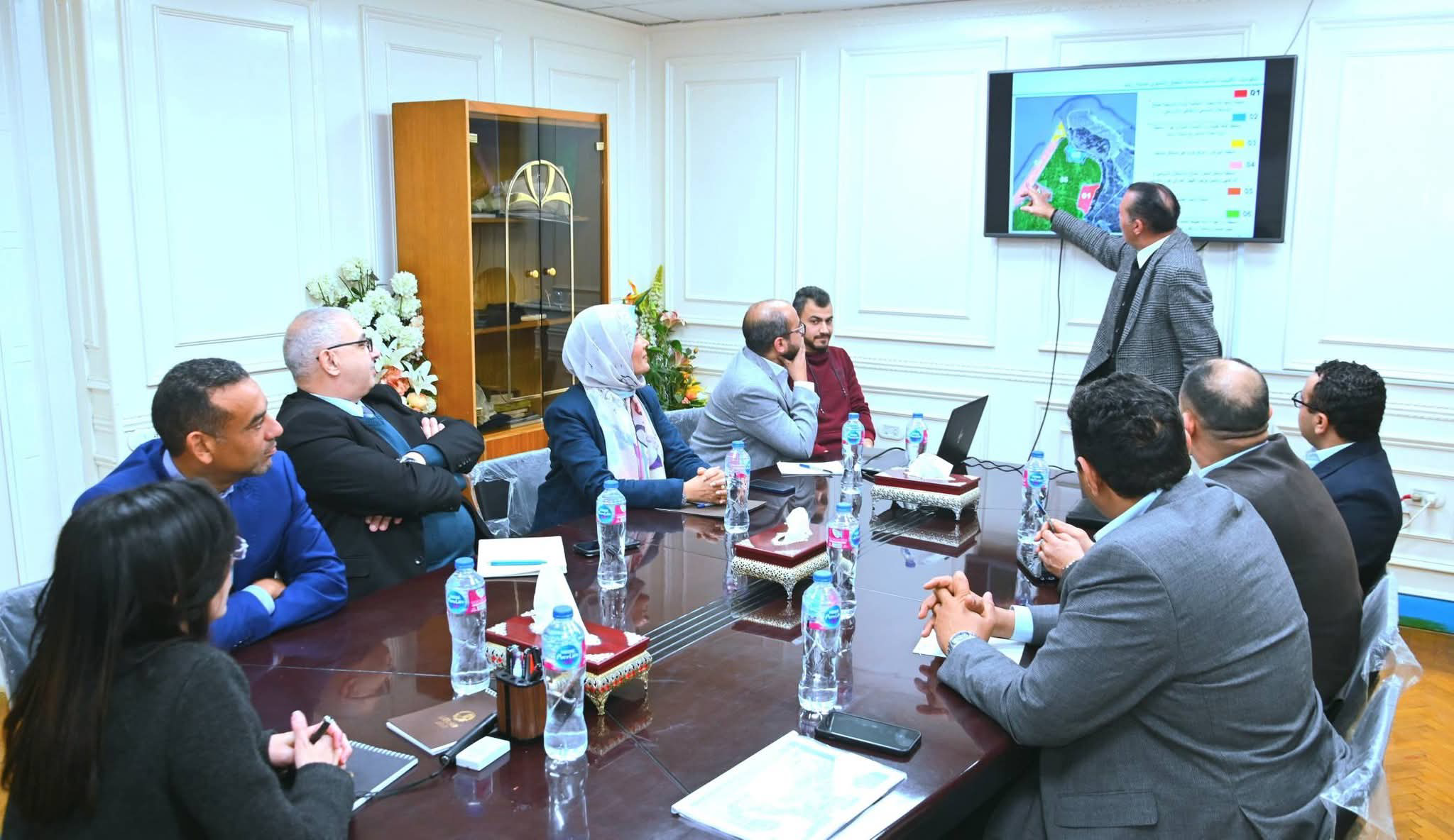 محافظ البحيرة تستقبل مساعد وزير التنمية لمتابعة مشروع تطوير رشيد.. تحرك حكومي لإحياء المدينة التاريخية